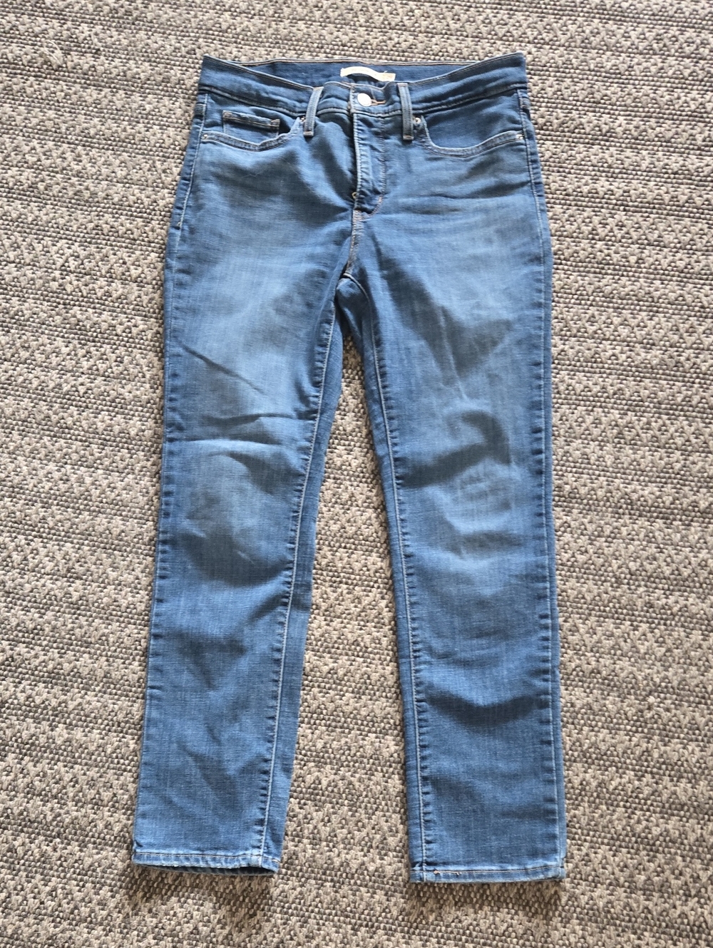 Levi's Womens Shaping Slim Jeans in Medium Blue Wash